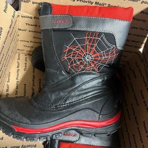 SPYDER UNISEX BOOTS (BOYS,GIRLS OR WOMEN'S) SIZE 4 EXCELLENT CONDITIONS